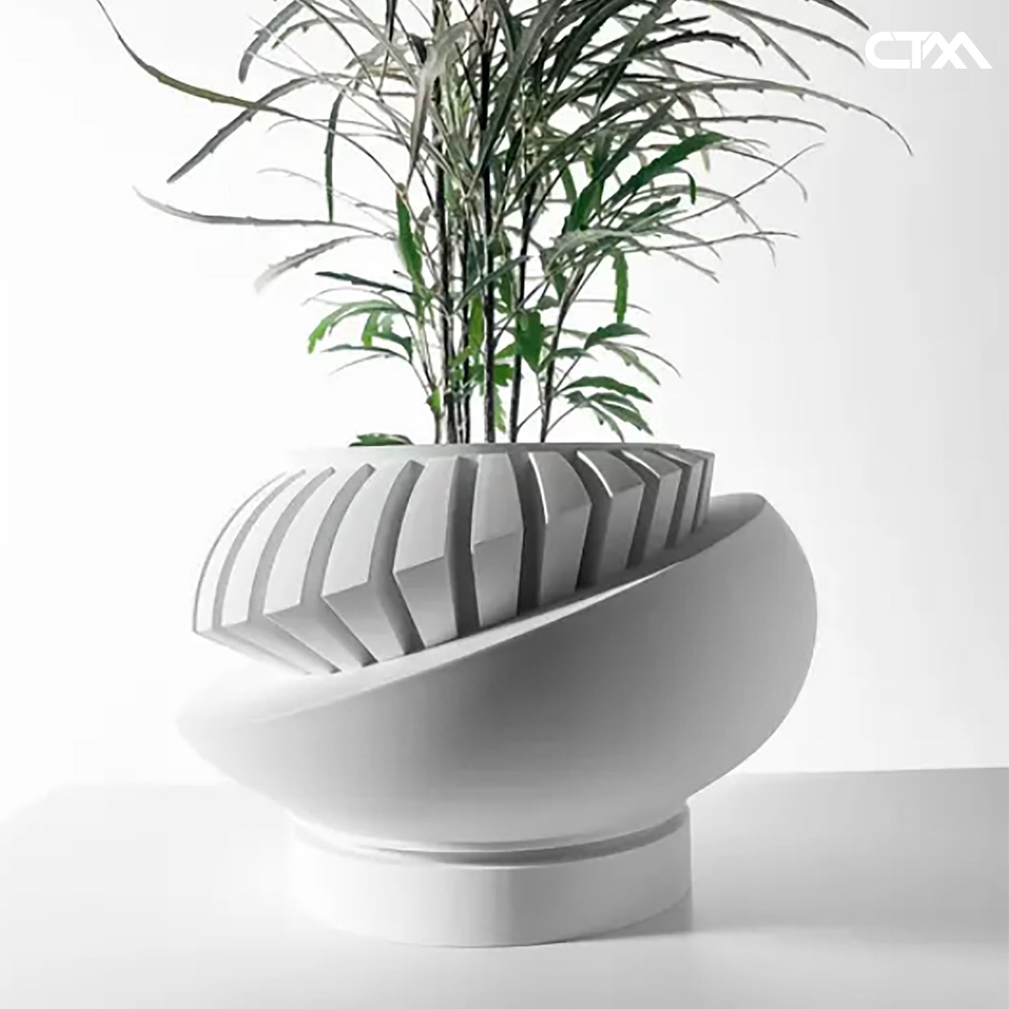 The Luxar Planter